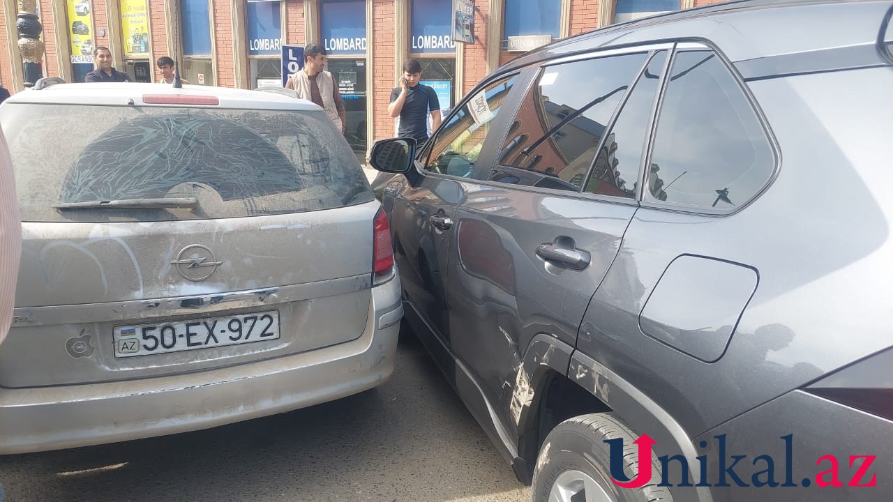 Yoldan çıxan maşın zəncirvari qəza törətdi - Yaralılar var (FOTOLAR)